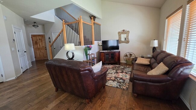 Building Photo - Beautiful home in quiet Pine Tree Village Community neighborhood