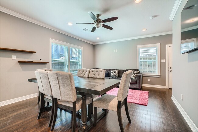 Photo - 3801 Oxford St