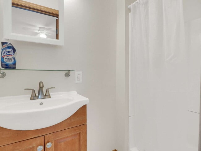 Photo - Cozy 4 Bed home in Lauderdale