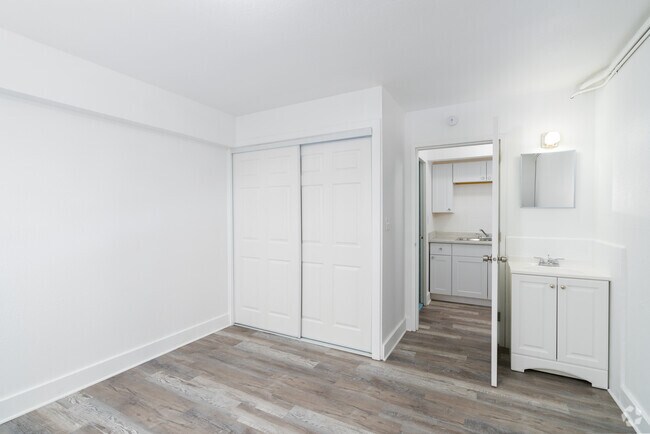 2BR, 1BA - 760SF - Bedroom