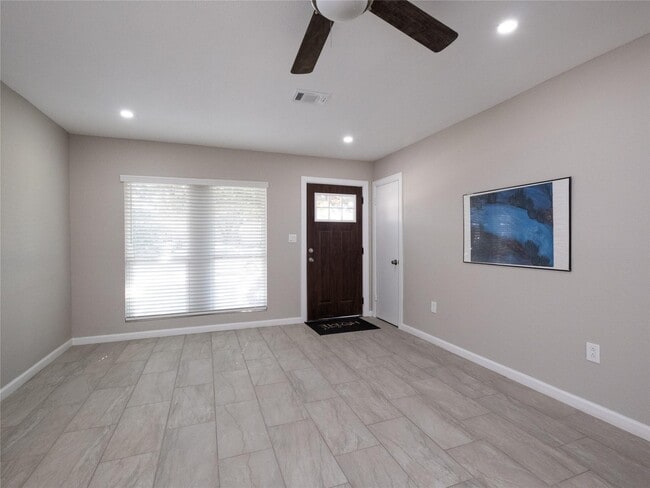 Photo - 3215 Soway St