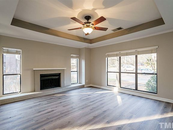 Living Room - 622 New Kent Plz Unit 622