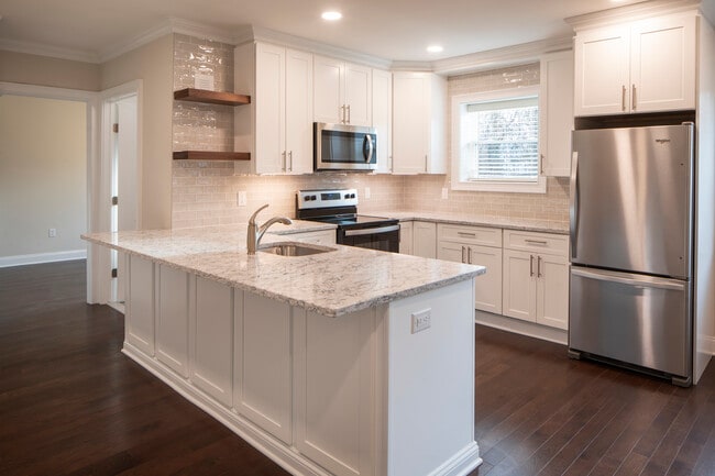 Building Photo - The Parkview at Polifly: In-Unit Washer & ... Rental