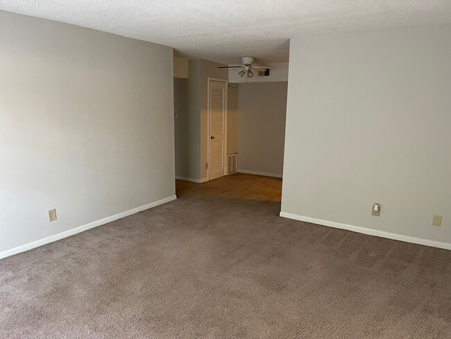 Sala de estar - Carson Crest Apartments & Townhomes