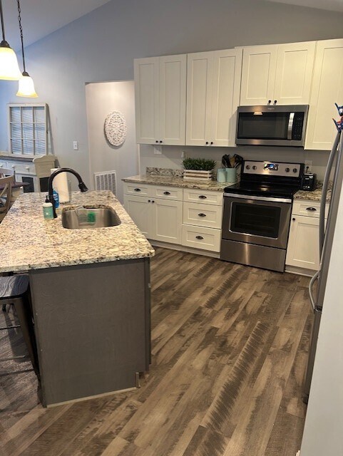 2406 Chimney Rock Ln