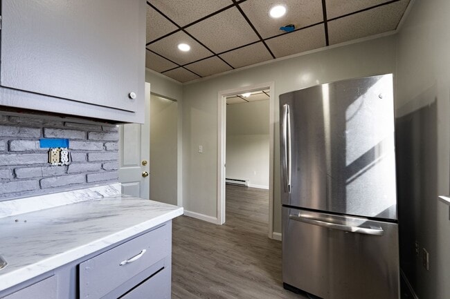 Building Photo - Spruce (294) Unit 2