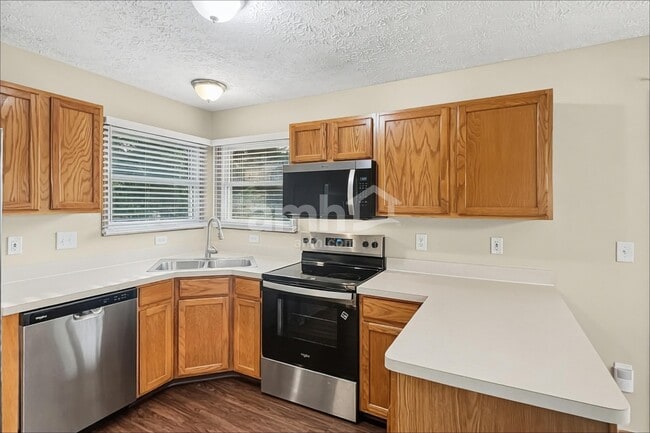 Photo - 825 Whitehead Dr