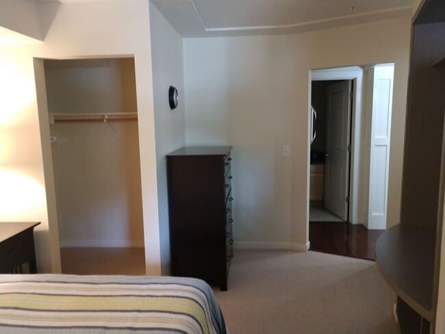 Photo - SAVE MONEY ON EXTENDED STAYS. Beautiful Furnished and Completly Supplied Condo in Downtown Misso...
