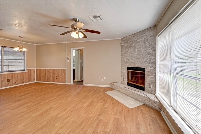 Building Photo - 4739 Parkland St