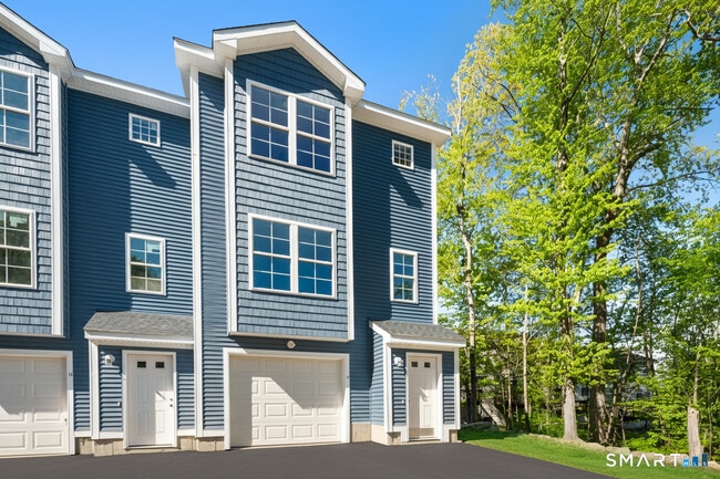 Building Photo - 91 Taft Pointe Unit 11