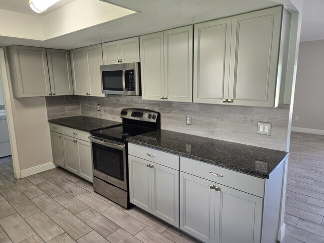 Photo - 108 Loredo Ln