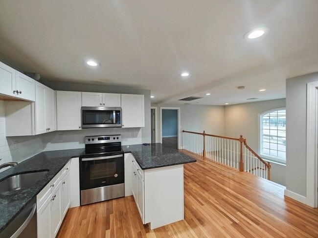 Photo - 548 Worcester St