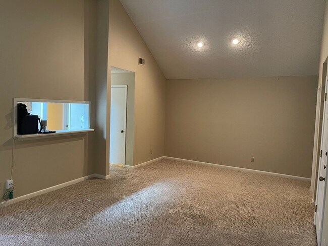2255 Thousand Oaks Dr Unidad 504