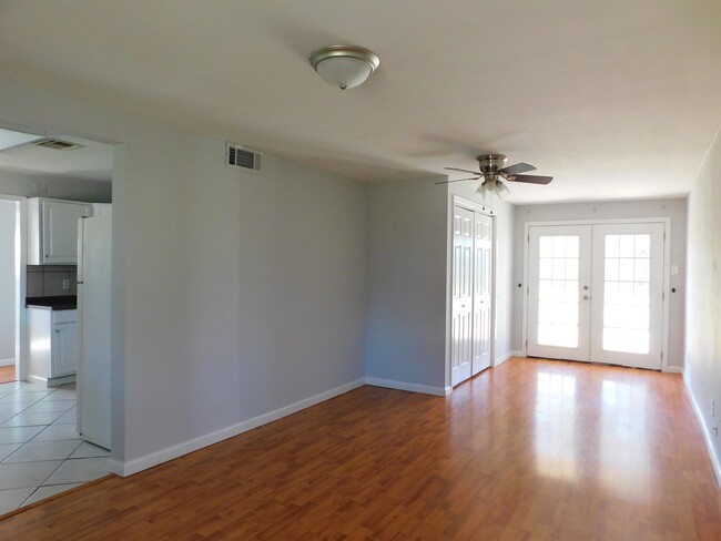 Photo - 1307 Meadowview Dr