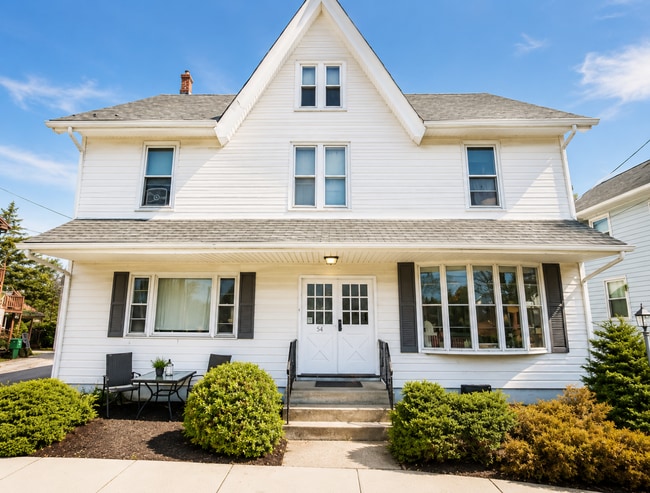 Building Photo - Available August 1st Charming 1-Bedroom Apartment in Coopersburg Unit 5