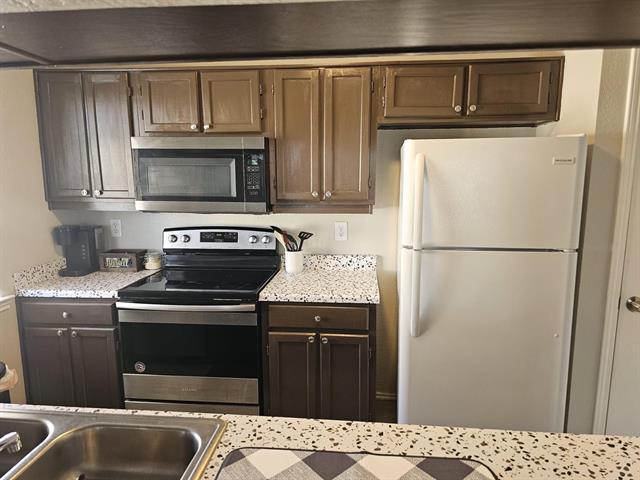 Photo - 1728 Crestpoint Dr