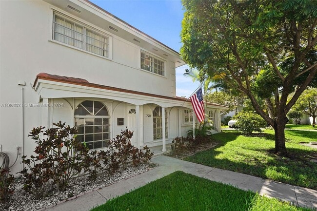 Photo - 7911 Camino Cir Unit B-10