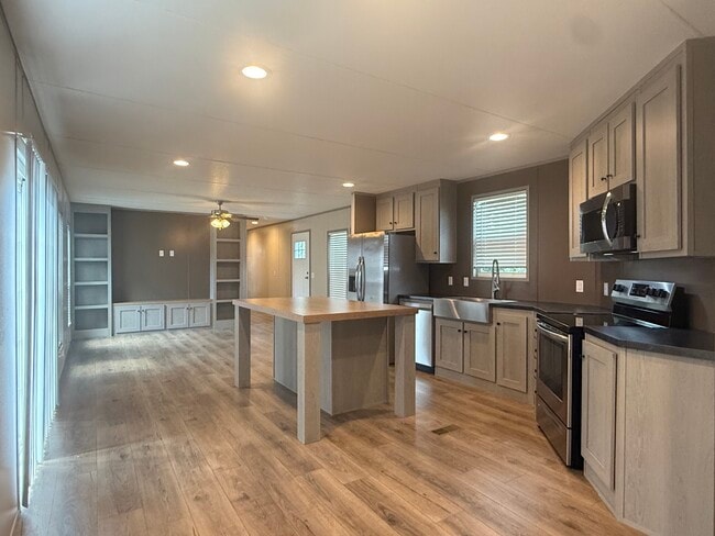 Photo - 210 Betty St