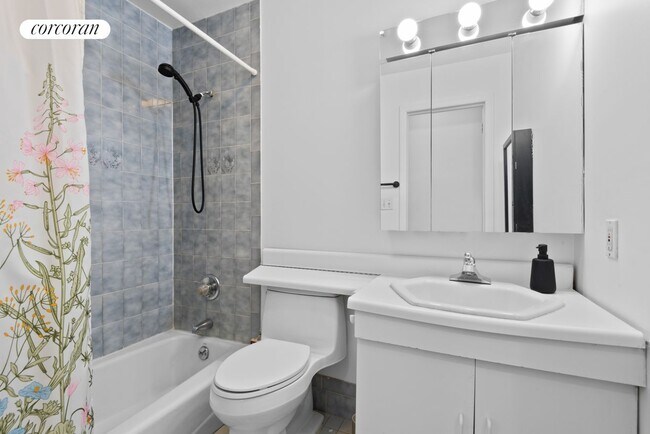 Photo - 451 Bergen St