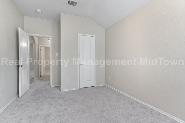 Photo - 2035 Karsen Ln