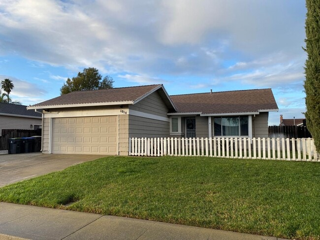 Building Photo - 1014 Prairie Dr