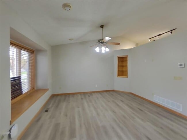 Photo - 2661 Oak Ridge Dr