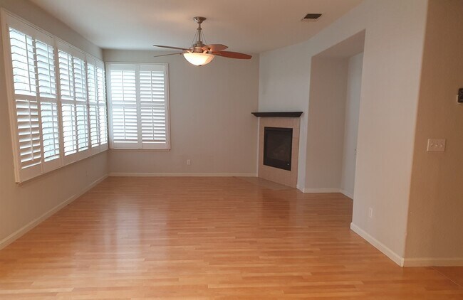 Photo - 2540 Crescent Way