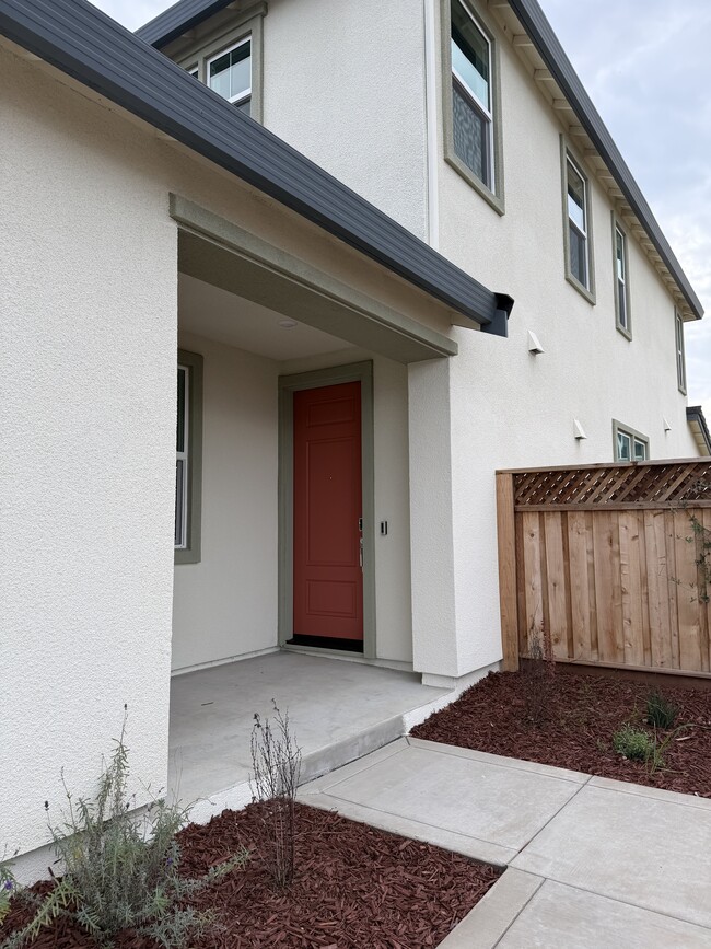 Entrada a la propiedad - 1467 N Girardi Dr