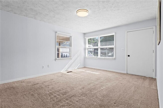 Photo - 2560 Walton Way SW
