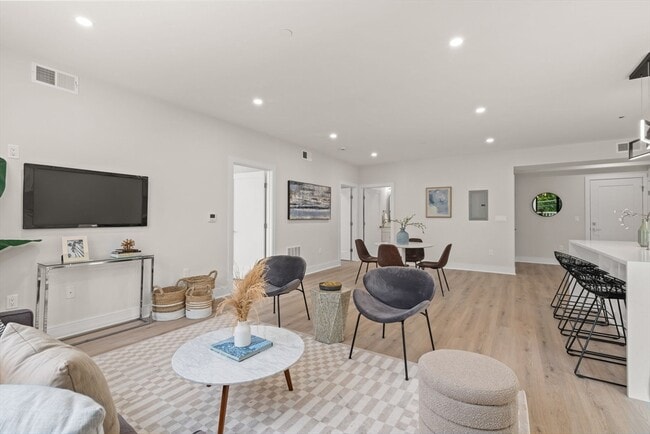 Photo - 260 Elm St Unidad 301