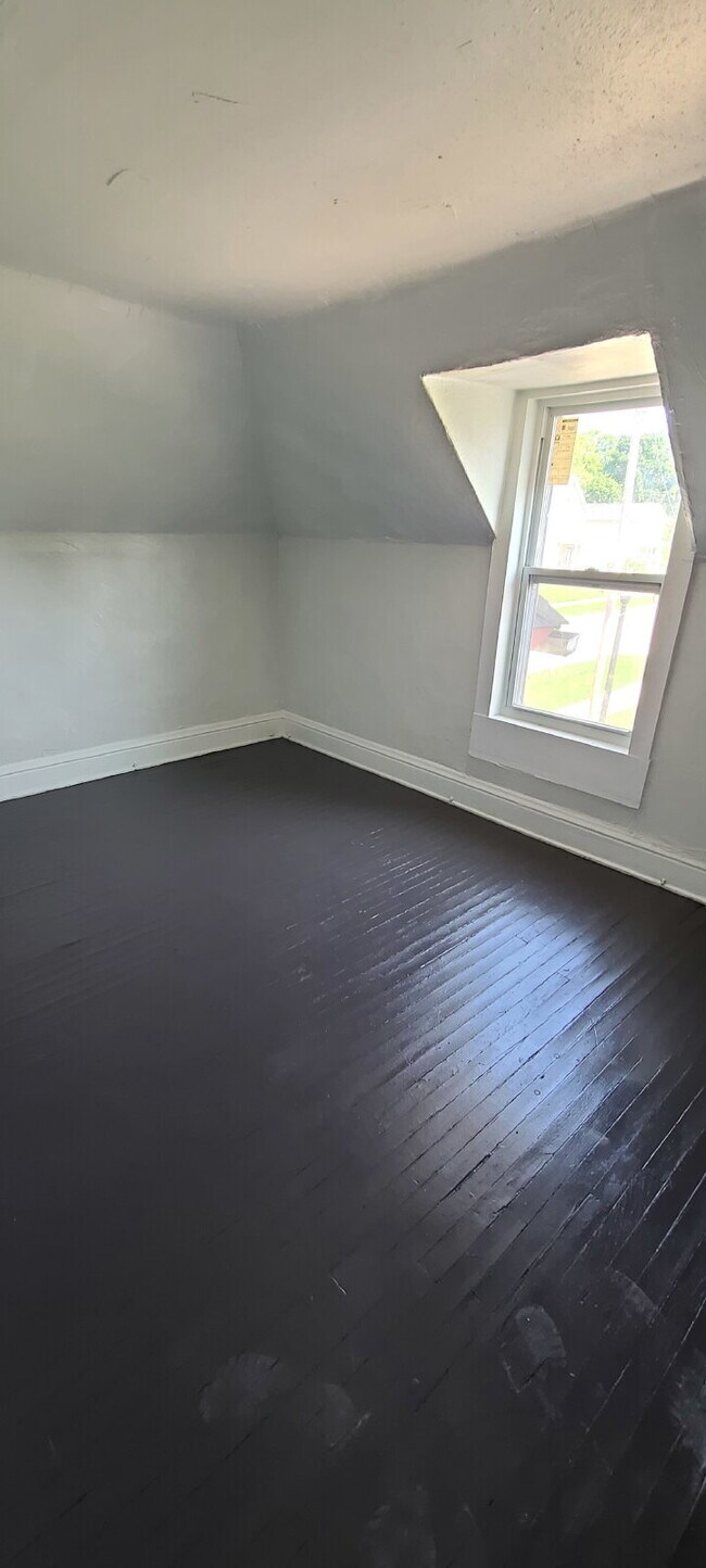 Photo - Spacious 4-Bedroom Home in Prime Flint Location