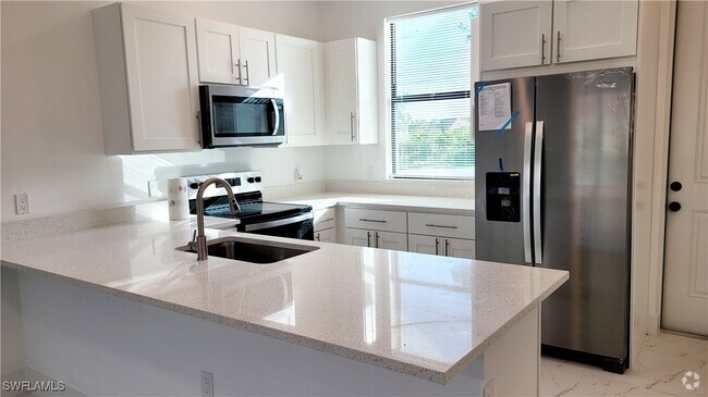 Building Photo - 4402 Golfview Blvd Rental