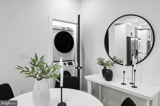 Photo - 616 Kenyon St NW