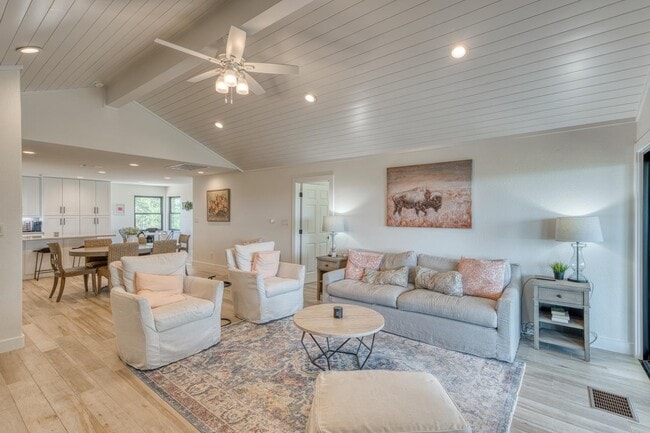 Photo - 3305 Close Call