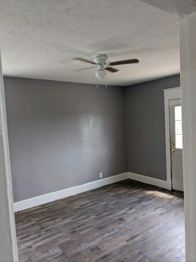 Living room - 3808 W 8th St Apartments Unit 2