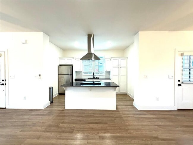 Photo - 890 S One Mile Rd