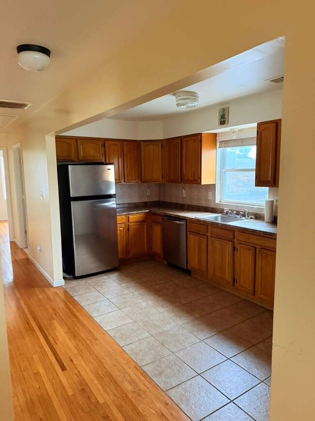 386 New St Unit 2