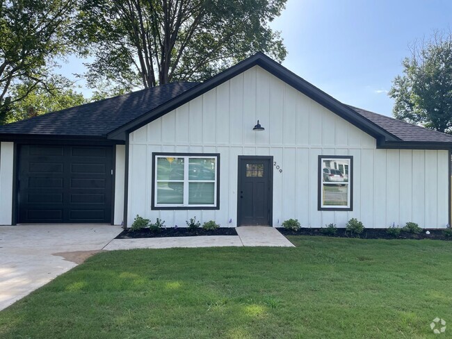 Building Photo - Beautiful New Construction Home in Whiteho...