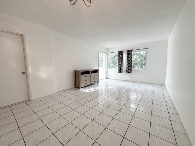Photo - 1333 E Hallandale Beach Blvd Unit 335