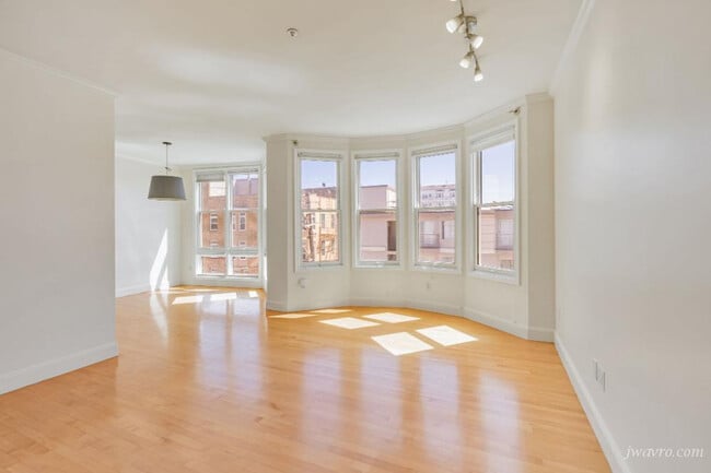 Building Photo - 1438 Filbert St Unit D-401 Rental