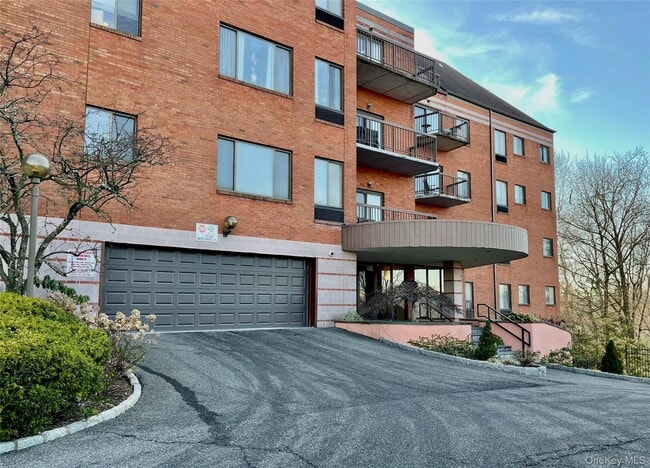 Building Photo - 24 Ray Pl Unit 3-5