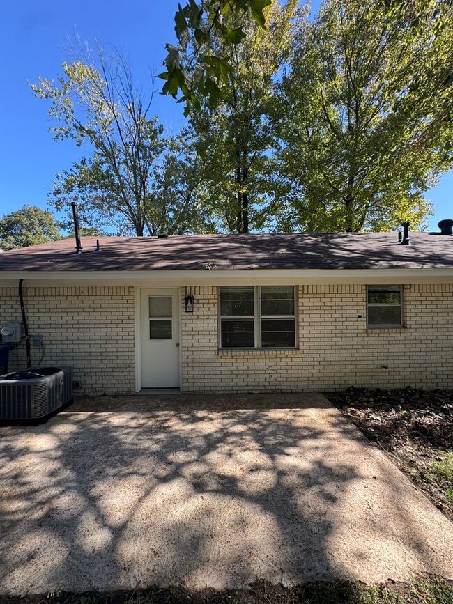 Photo - Renovated 2 Bedroom 1 Bath Home for Rent!