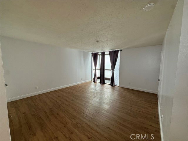 Photo - 575 Esplanade