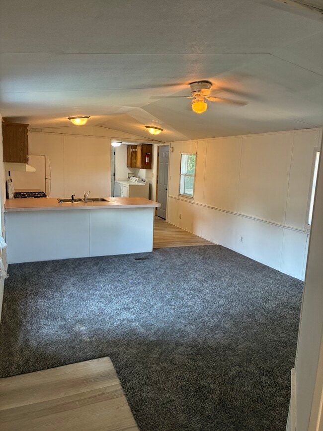 Photo - 447 N Plum St