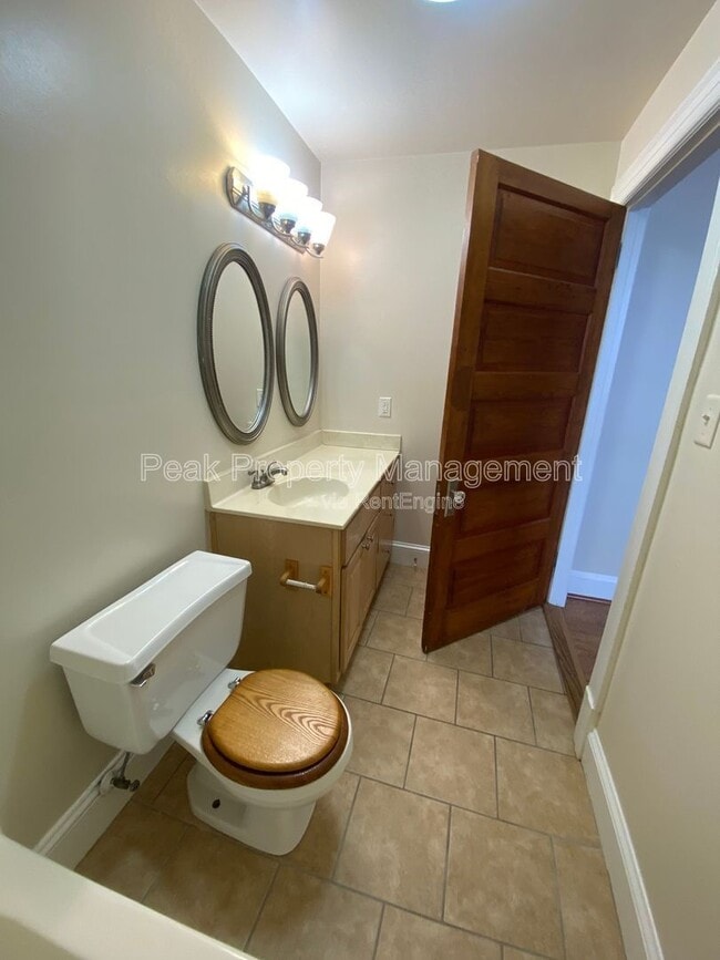 Photo - 244 N Sycamore St Unidad 7