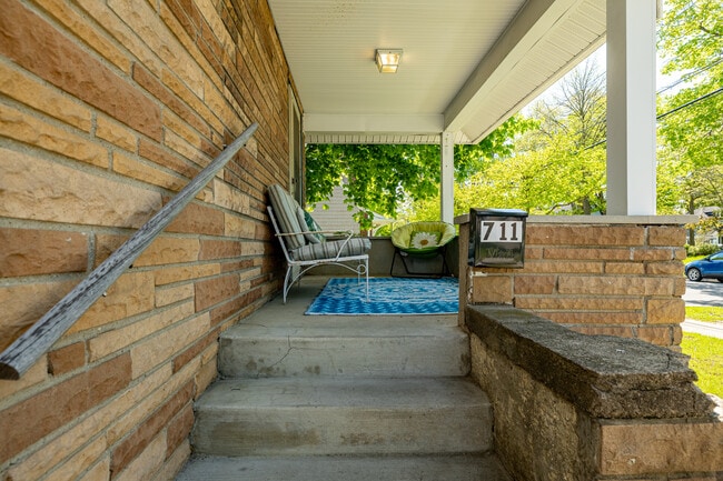 Photo - 711 Granger Ave
