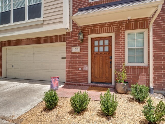 Photo - 1706 Tuam St Unit C