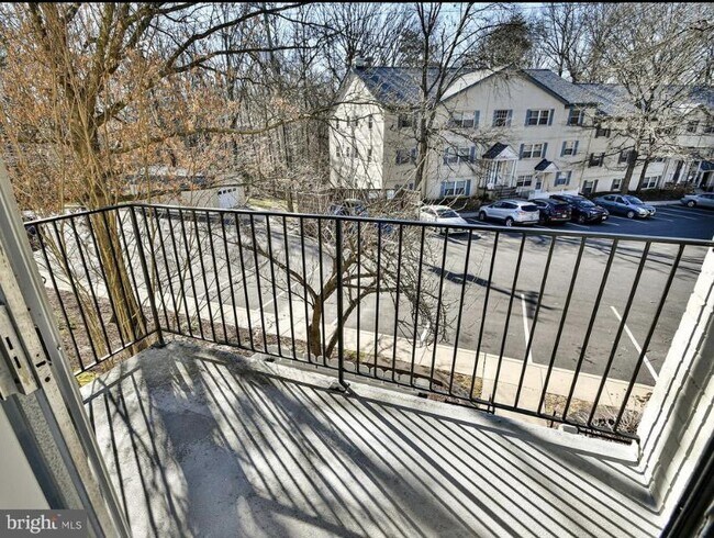 Photo - 4409 Romlon St Unidad 102