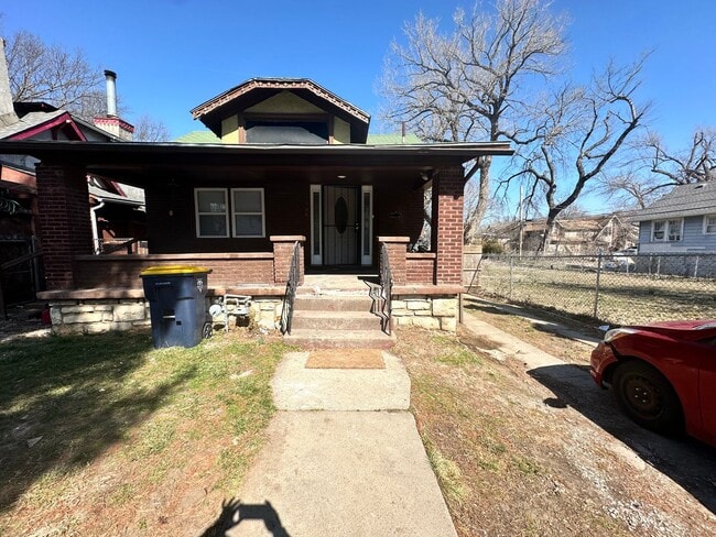 Building Photo - 1906 E 55th St Rental