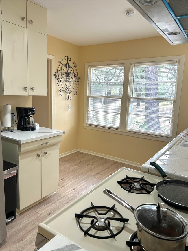 Photo - 4046 Woodfin St